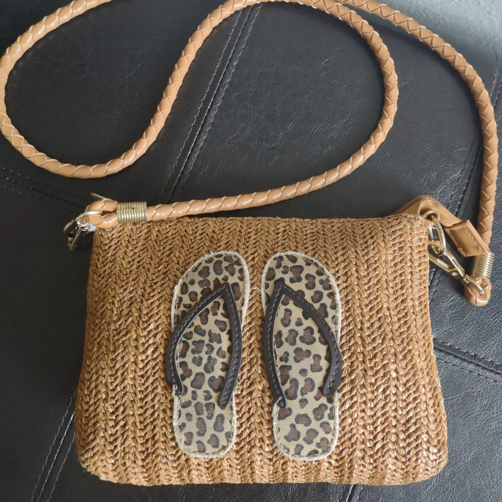 Sondra Roberts Squared Woven Straw Rafia Flip Flop Crossbody Bag - Picture 2 of 14